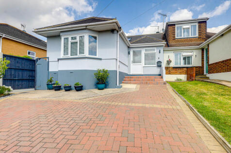 4 bedroom semi-detached bungalow for sale