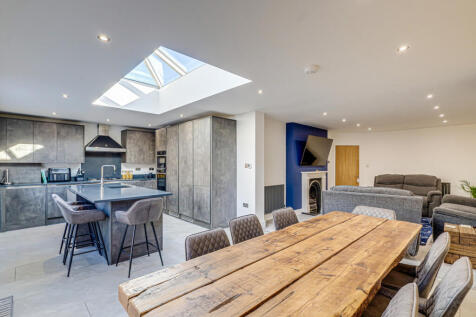 3 bedroom semi-detached bungalow for sale