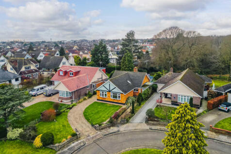 Woodland Close, Benfleet, SS7 2 bed detached bungalow for sale