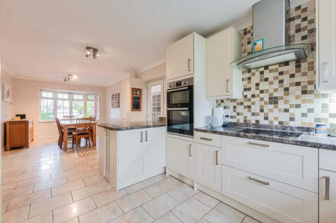 Victoria Road, Rayleigh, SS6 4 bed detached house for sale