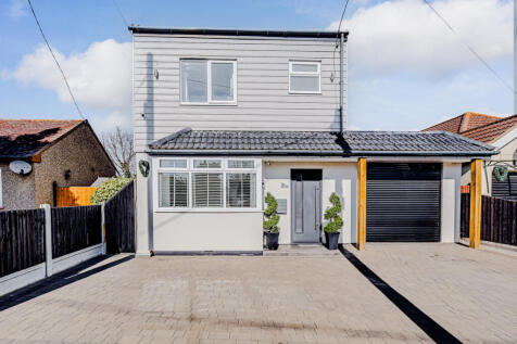 Queensland Avenue, Rochford, SS4 3 bed detached house for sale