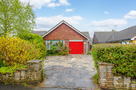 Scrub Lane, Benfleet, SS7 2 bed detached bungalow for sale