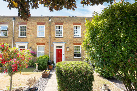 3 bedroom terraced house for sale