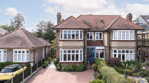 3 bedroom semi-detached house for sale