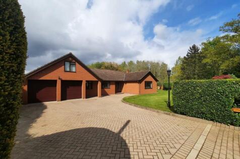 6 bedroom detached bungalow for sale