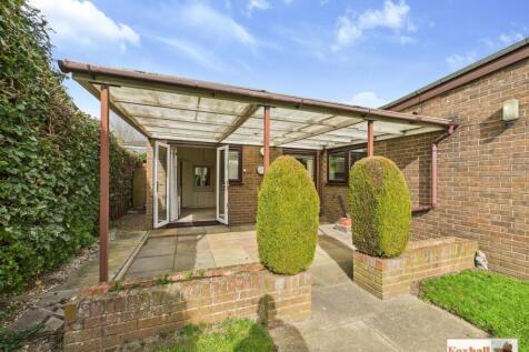 2 bedroom semi-detached bungalow for sale