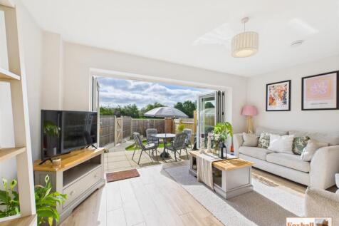 2 bedroom semi-detached house for sale