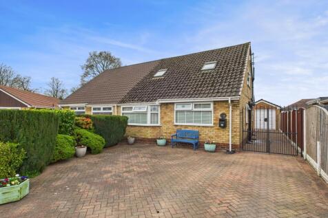 5 bedroom semi-detached bungalow for sale