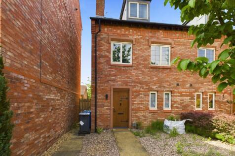3 bedroom semi-detached house for sale