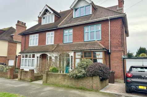 5 bedroom semi-detached house for sale