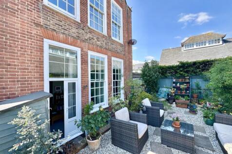 4 bedroom town house for sale