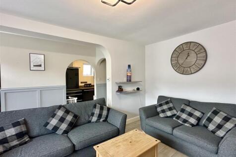 1 bedroom detached bungalow for sale