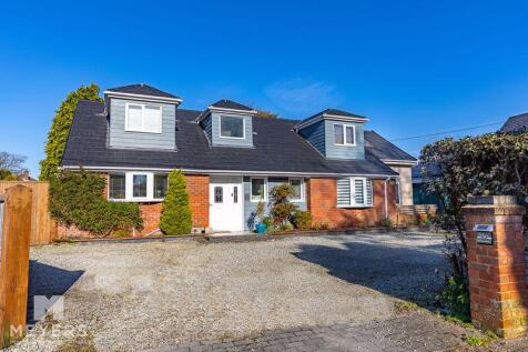 6 bedroom detached bungalow for sale