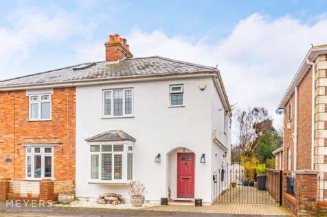 3 bedroom semi-detached house for sale