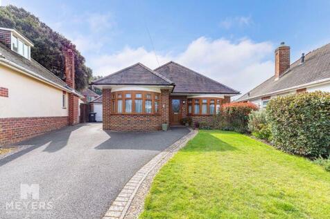 2 bedroom detached bungalow for sale