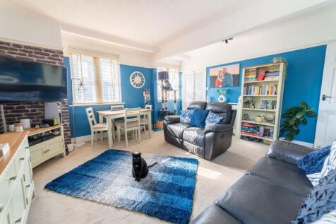 Newstead Court, 41 Newstead Road... 2 bed apartment for sale