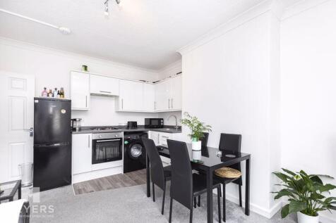 3 bedroom maisonette for sale