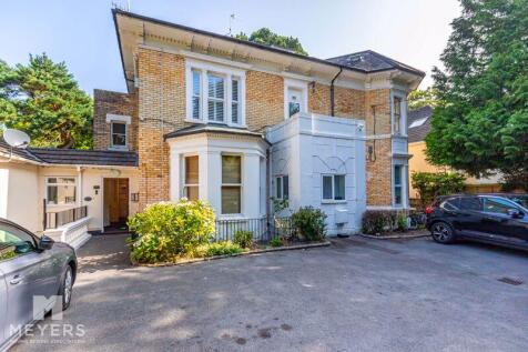 Studio flat for sale