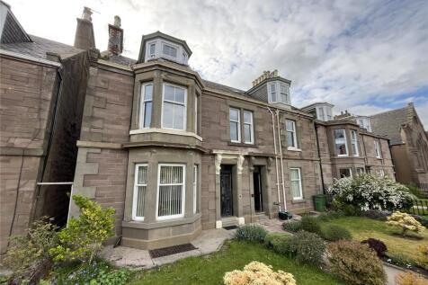 5 bedroom semi-detached house for sale