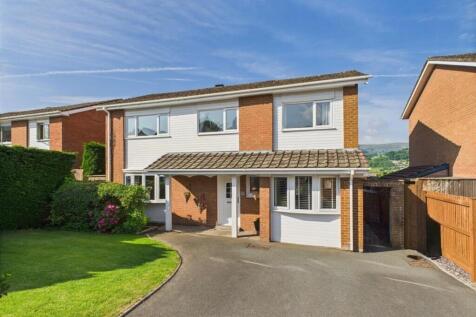 Oakfield Drive, Crickhowell, NP8 4 bed detached house for sale