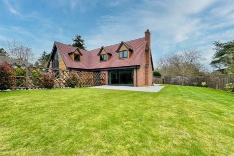 4 bedroom detached house for sale