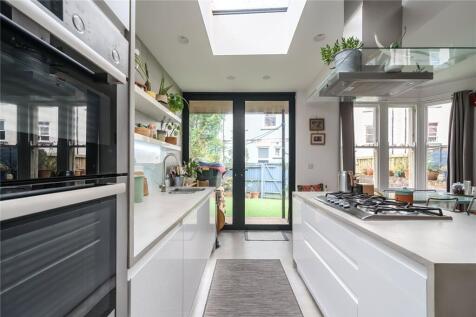 4 bedroom semi-detached house for sale