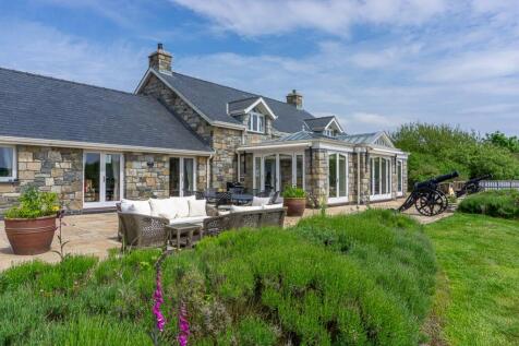 6 bedroom detached house for sale