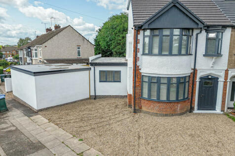 5 bedroom semi-detached house for sale