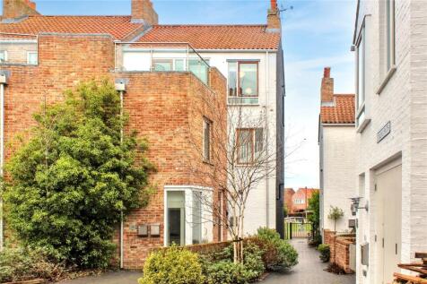 Tibbys Way, Southwold, Suffolk, IP18 2 bed apartment for sale