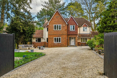 6 bedroom detached house for sale