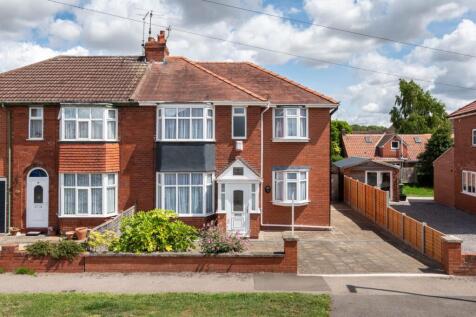 Tranby Avenue, Osbaldwick, York, YO10 4 bed semi