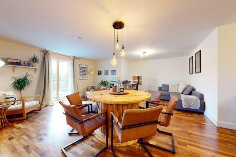 Henke Court, Cardiff CF10 2 bed apartment for sale