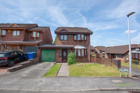 3 bedroom link detached house for sale