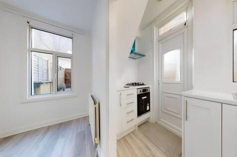 Fernthorpe Road, London, SW16 2 bed flat for sale