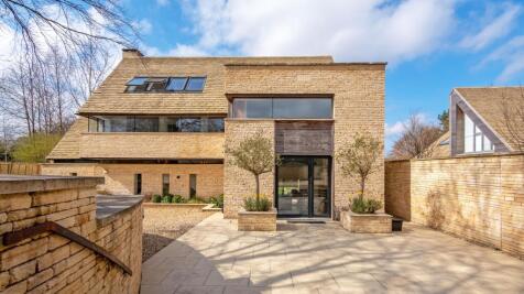 5 bedroom detached house for sale