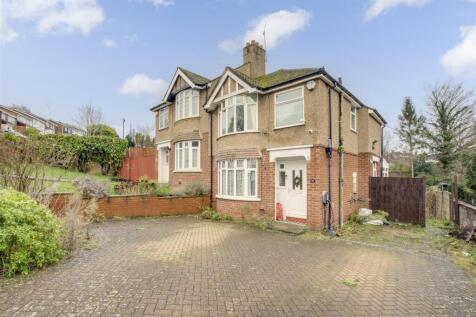 Hillview Road, High Wycombe HP13 3 bed semi