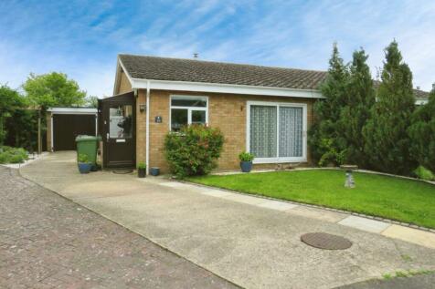 3 bedroom semi-detached bungalow for sale