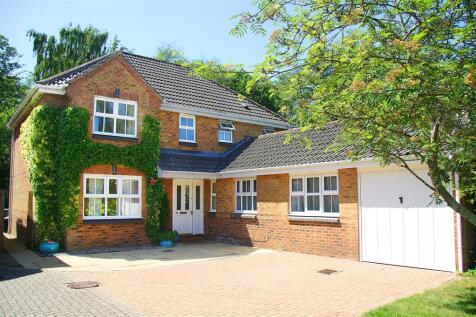 Wisley Gardens, Farnborough GU14 4 bed detached house for sale