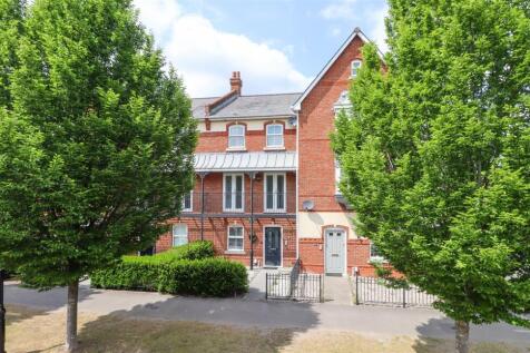 Turners Avenue, Fleet GU51 4 bed townhouse for sale