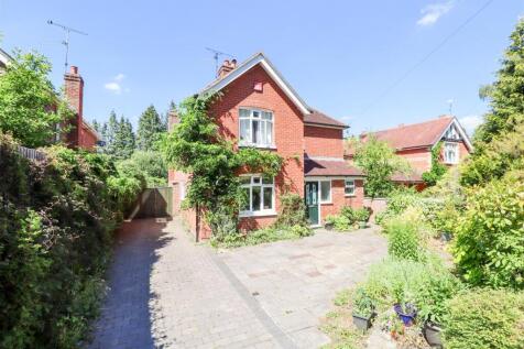 Aldershot Road, Fleet GU51 4 bed detached house for sale