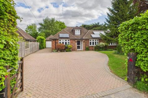 Main Road, Naphill, High Wycombe... 4 bed detached bungalow for sale