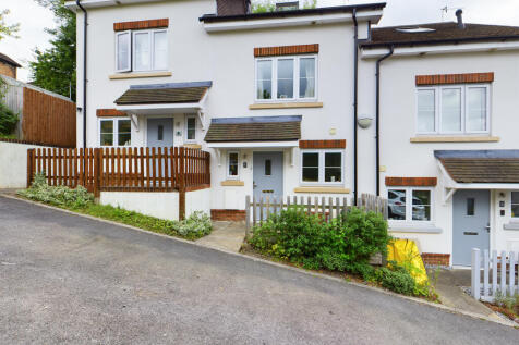 Hillview Gardens, High Wycombe... 3 bed terraced house for sale