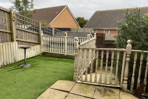 Beauchamp Drive, Newport, Isle of Wight 2 bed terraced house for sale