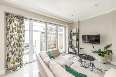 Queenstown Road, London SW8 1 bed flat for sale