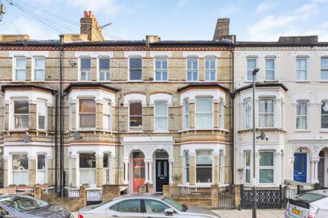 3 bedroom flat for sale