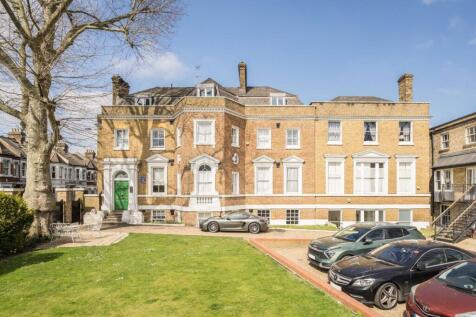 Clapham Common North Side, London SW4 3 bed flat for sale
