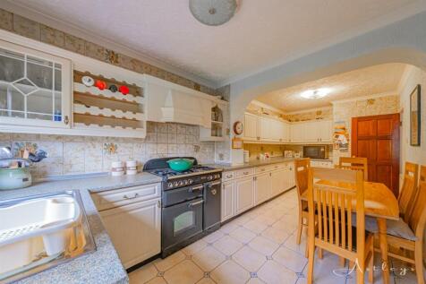 Cimla Crescent, Neath 3 bed detached house for sale