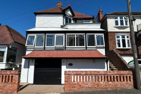 Franklin Avenue, Skegness... 4 bed detached house for sale