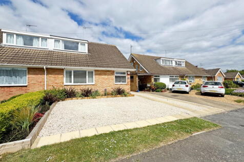 Victoria Road, Cogenhoe, NN7 1NE 3 bed semi