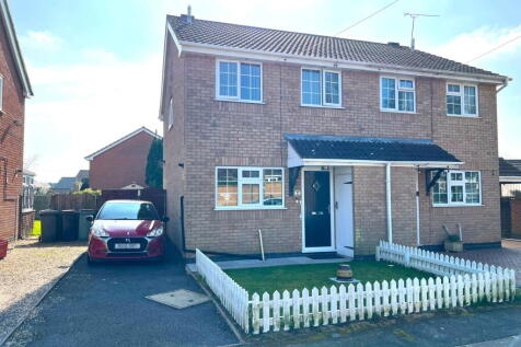 3 bedroom semi-detached house for sale